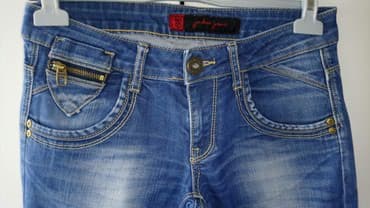 dsquared2 farmerke cena: Farmerke plitak struk
Veličina 28
Cena 300 din — 3