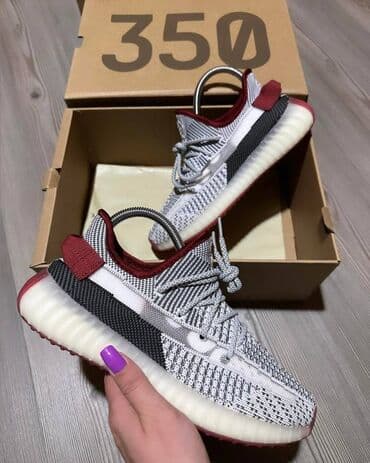 zara obuca velicine: Adidas Yeezy Boost 350 patike A klasa

Novo.
Brojevi 36 do 46 — 17