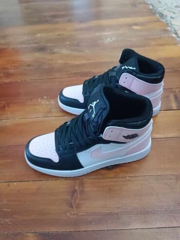 zenska obuca broj 35: Nike, 40, bоја - Šareno — 1