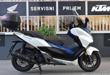 Vozila: Moderan skuter Honda Forza u beloj i plavoj boji, opremljen — 1