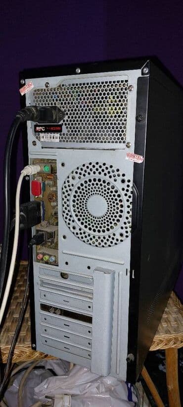 desktop racunari: Komplet Racunar Prodajem stari kompjuter, lepo očuvan. Pokreće sve — 5