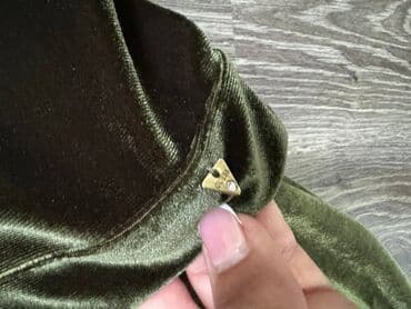 plišana haljina: Guess 2XS (EU 32), bоја - Maslinasto zelena, Večernji, maturski, Top (bez rukava) — 4