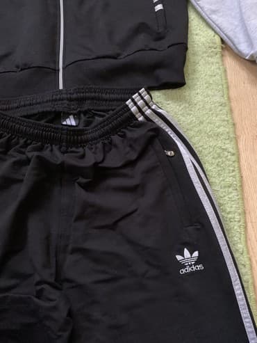 trenerke s: Adidas, XL (EU 42), Jednobojni, bоја - Crna — 3