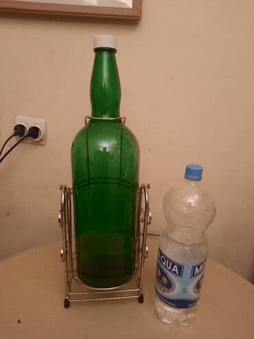 protočne slavine sa grejačem: Velika flasa sa postoljem.
Oko 4,5 l — 3