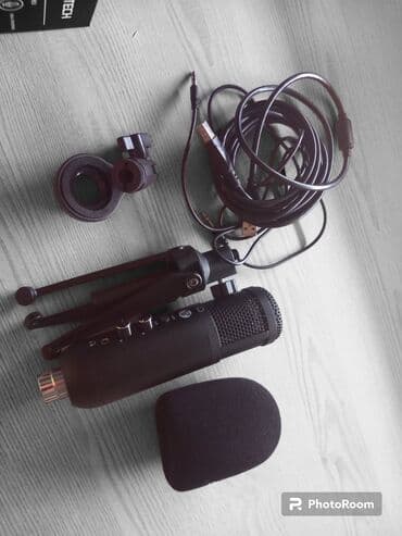 mikrofoni: Mikrofon, nov, u kutiji — 4