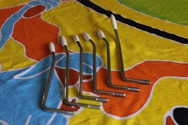 bicikli sa prednjim i zadnjim amortizerima: TREMOLO RUČICA SA EL.GITARU FENDER SQUIER Nove rucice tremola za el — 2