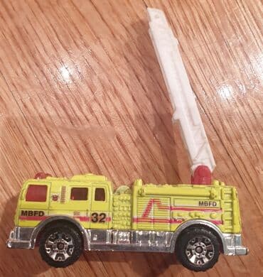 zuti autobus igracka: Matchbox Mattel vatrogasci 2004 vatrogasni kamion - fire ladder truck — 2