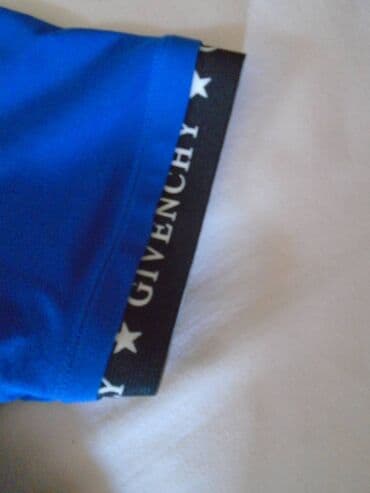 elegantne pantalone sa visokim strukom: GIVENCHY Paris duža muška majica od 100% pamuka, naznačene veličine — 2