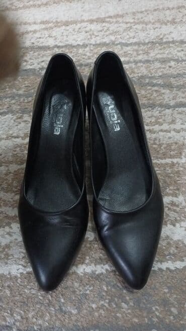 pantalone od vestacke koze: Salonke, 40 — 1