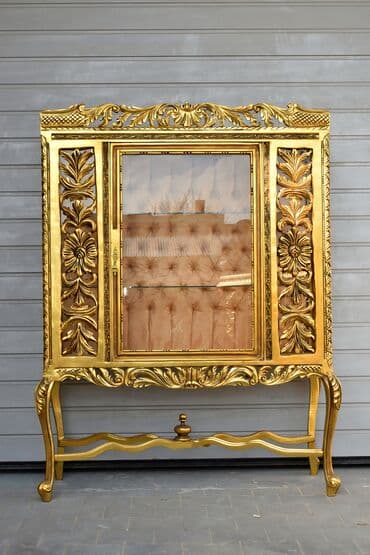 matis komode i vitrine: 𝐁𝐚𝐫𝐨𝐤𝐧𝐚 𝐬𝐭𝐚𝐤𝐥𝐞𝐧𝐚 𝐯𝐢𝐭𝐫𝐢𝐧𝐚 𝐮 𝐩𝐨𝐳𝐥𝐚𝐭𝐢.𝐕𝐢𝐭𝐫𝐢𝐧𝐚 𝐢𝐦𝐚 𝐝𝐯𝐞 𝐬𝐭𝐚𝐤𝐥𝐞𝐧𝐞 𝐩𝐨𝐥𝐢𝐜𝐞 𝐢 — 2