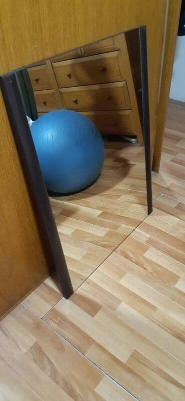 sampanj boja za zidove: Ogledalo za zid — 1