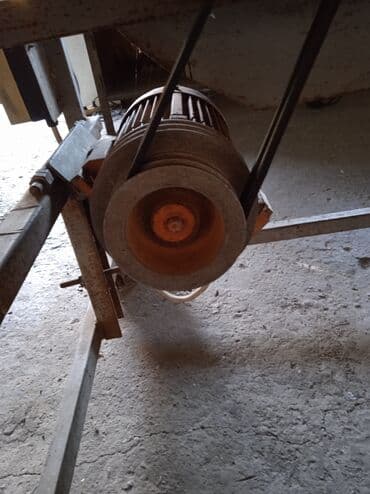 Kuća i bašta: Stona kružna testera sa metalnim postoljem i radnom površinom. Pogodna — 6