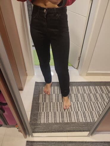 elegantne pantalone sa visokim strukom: Zara farmerke crne boje. Visok struk, duboke su. Velicina je 36 — 10