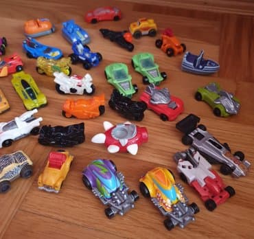 opposite obuca akcija 1 1 gratis: Auto Kinder suprise igracke. Automobilcici i motori. Cena za komad. Za — 4