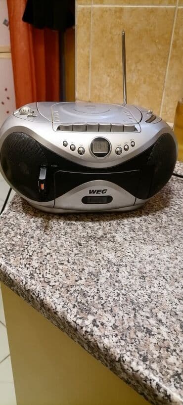 blaupunkt radio za kola: Radio Weg sa ispravnim USB a CD neznam. Lepo radi
 Mirjevo — 2