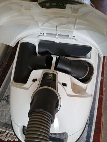 usisivac za mokro i suvo usisavanje kupujem prodajem: Na prodaju vrhunski usisivač Miele S 8340 u perfektnom stanju. Za sve — 4