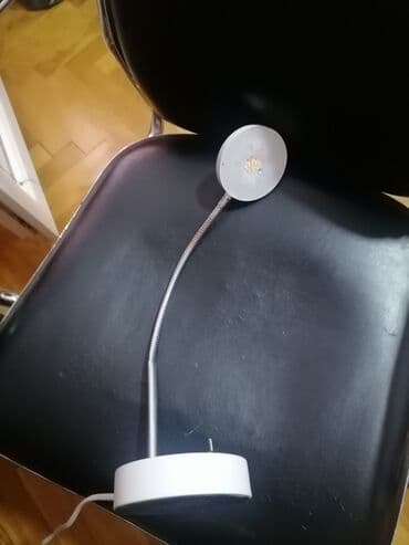 iznajmljivanje klupa i stolova: Stona lampa, Upotrebljenо — 4