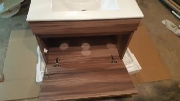 Komode: Ugradni lavabo sa korpusom
Dimenzije 61x47. Visina 40cm — 2
