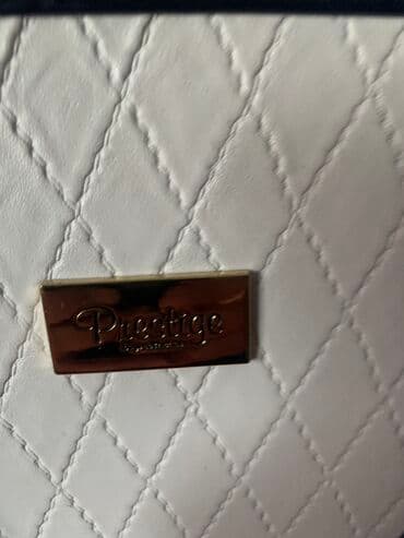 prestige parfemi: Elegantna torbica, Materijal: Lakovana koža — 3