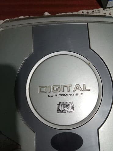 polovni racunari gaming: Mini linija, marke First, kupljena u Austriji. Ima CD plejer, radio — 7