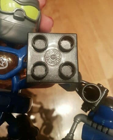 jeftine lego kocke: Mega bloks kocke. Robot veliki
Prakticno nov — 9