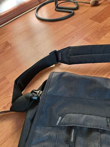 torba za laptop: Samsonite torba za lap top komotna sa pregradama, crna kao nova. Malo — 3