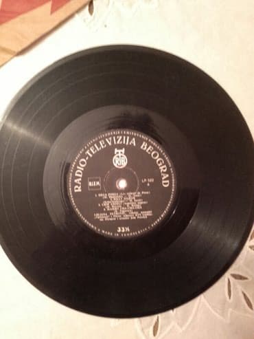 Vinil ploče: Gramofonske ploce velike, strani izvodjaci.
Dogovor — 8