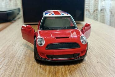 legendarni automobili broj 1: Nov metalni model automobila Mini Moris. Otvaraju mu se vrata, može da — 4