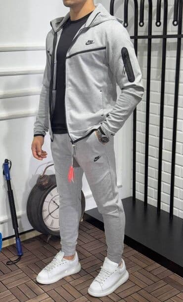 prsluk i pantalone komplet: Nike muška trenerka 

Novo
Pamuk
Veličine m l xl 2xl — 6
