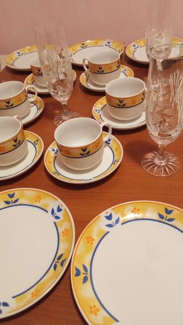 Kompleti posuđa: Case,soljice,tanjiri — 4
