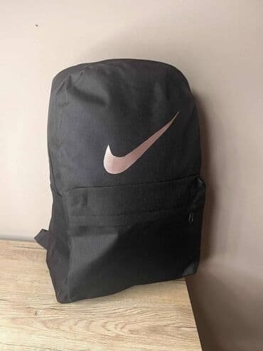srednji kofer dimenzije: Nike — 13