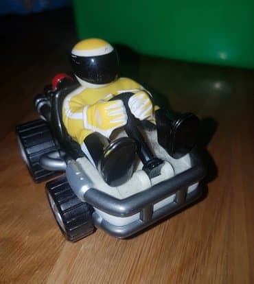 traktor na pedale za decu: Silverlit auto za trke za vozacem - cikicom sa kacigom. Autic igracka — 3