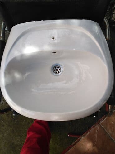 daske za wc solju sa motivima: Vrlo malo korišćen umivaonik dim 52 /43cm — 2