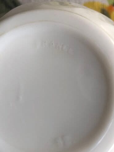 Kompleti posuđa: Od finog starog porcelana dve tacne bez šoljica, jedna šoljica sa — 19