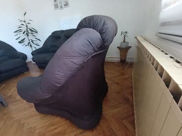 yisk trosed: Garnitura nameštaja od crne kože, koja uključuje trosed, dvosed i — 5