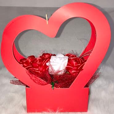 mehanički satovi na navijanje: Poklon box love poklon box love je idealan poklon za dan ljubavi — 5