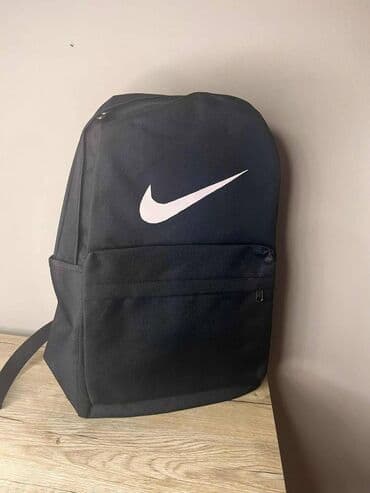 srednji kofer dimenzije: Nike — 11