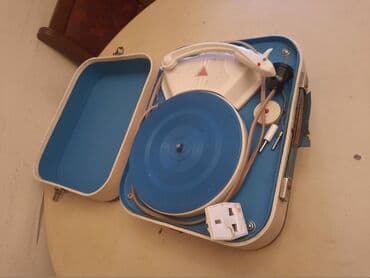 Pojačala i prijemnici: Retro,stari mali gramofon u koferu. Simpatican mali gramofon,vise kao — 10