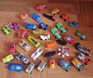opposite obuca akcija 1 1 gratis: Auto Kinder suprise igracke. Automobilcici i motori. Cena za komad. Za — 3