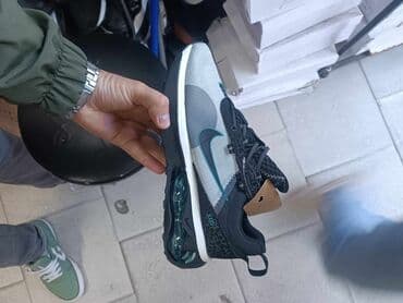 dm sociva u boji: Nike — 5
