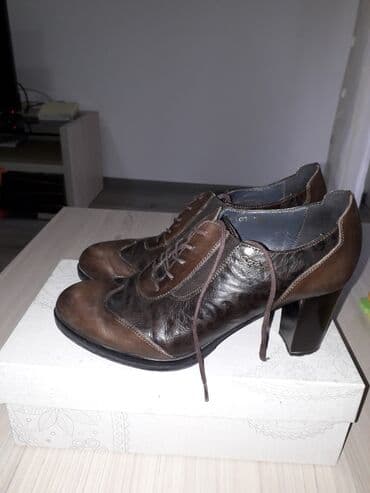 ruske kape za zimu: Stefano kožne cipele,broj 40,gazište 26 cm.
Oštećenje uslikano — 1