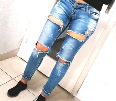 baggy ripped jeans: Farmerice Uvoz Francuska
Extra model
Vel 26
Sa dosta elastina — 4