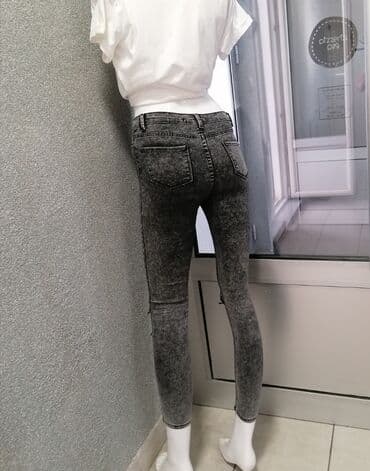 tamno sive pantalone: Tamno sive farmerice
Vel 27
Sa dosta elastina
Uvoz Turska — 3