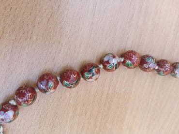 privezak za kljuceve sa slikom: Ogrlica Kloazon 1 Ogrlica Kloazon Dužina-obim 62 cm, prečnik perle — 7