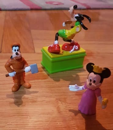konjic za decu: Disney - Goofy, Minnie Mouse.
silja i mini maus. 
cena za komad — 5