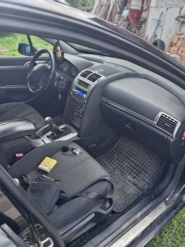 auto otpad audi sabac: Peugeot 407 SW karavan u crnoj boji. Vozilo ima krovne nosače i alu — 5