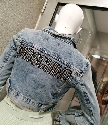 moschino parfem cena: MOSCHINO TEKSAS JAKNA
VEL S
KAO NOVA
JAKO MALO NOŠENA
PLAĆENA 7500 — 9