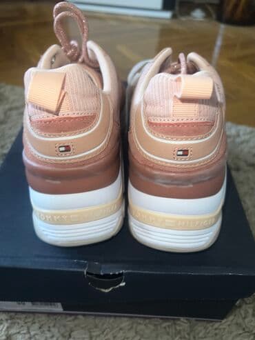 za obrve: Tommy Hilfiger, 39 — 3