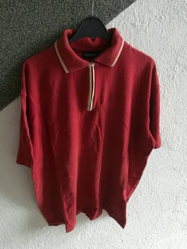 Muška odeća: Majica polo sa kragnom vel 52 boje trula višnja sa bež ranflom, obim — 6