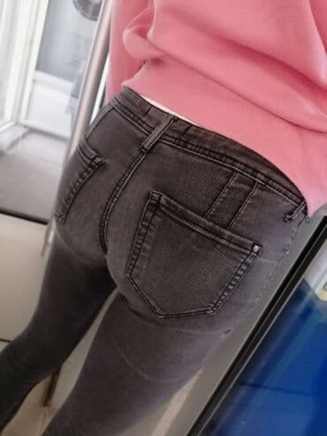 tamno sive pantalone: Tamno sive farmerice
Očuvane
Vel S M — 2